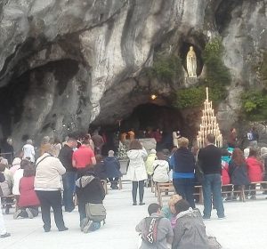Die heilige Grotte von Lourdes