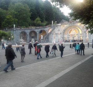 Pilger in Lourdes