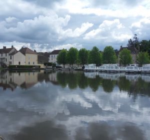Flusslandschaft in Zentralfrankreich